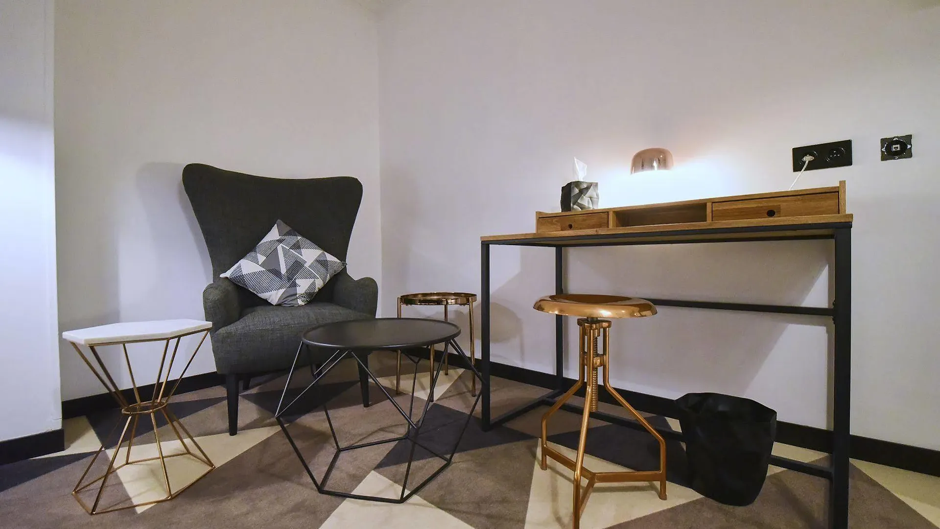 Hotel Madrigal 3*