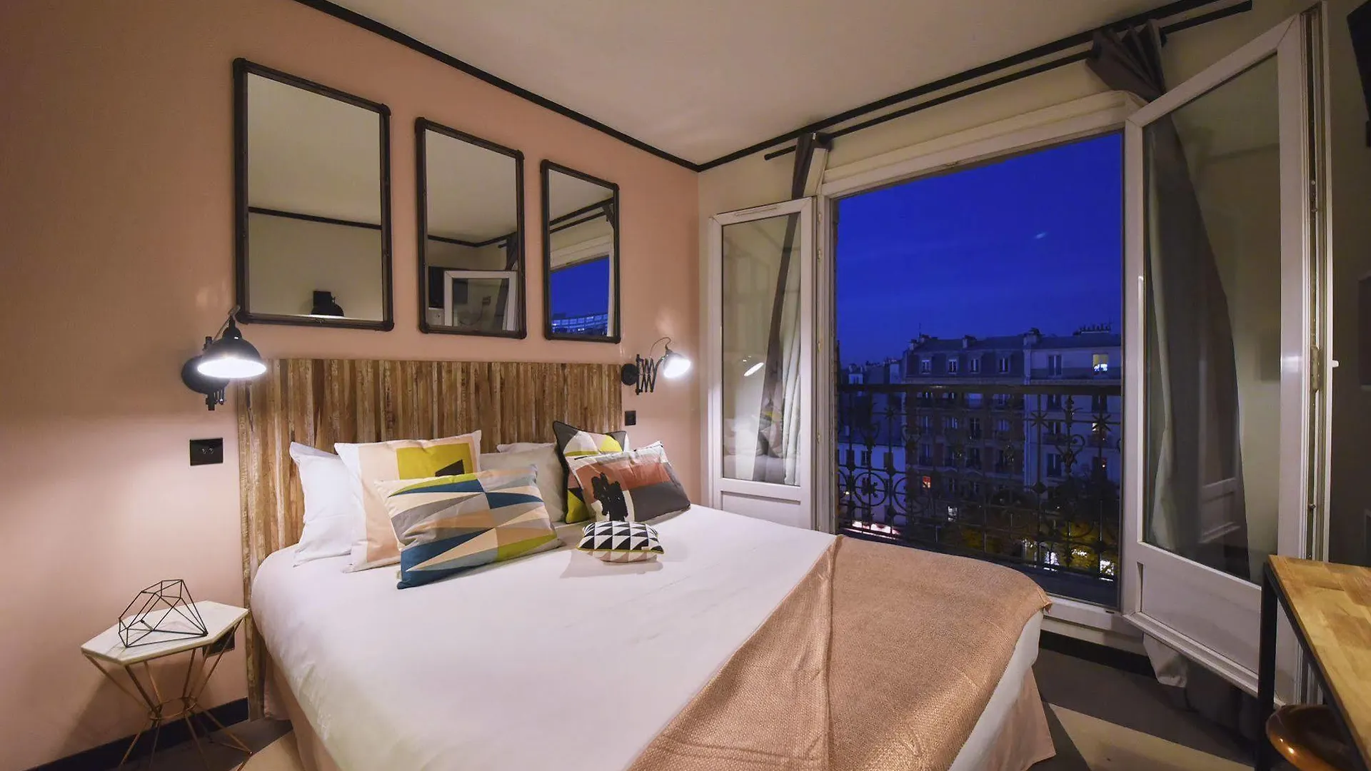 Hotel Madrigal